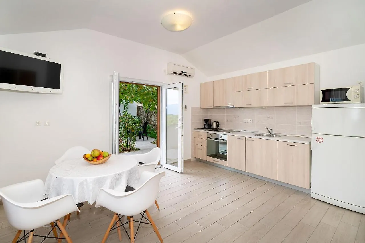 Apartments Juranic I 0*, Baska (Krk) Croatia
